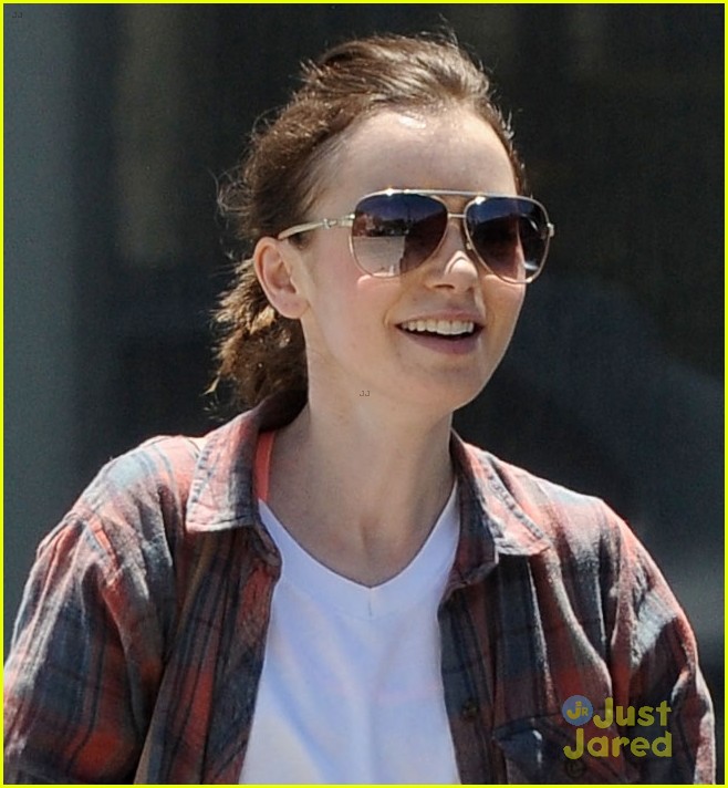 lily collins shops like a pricess on monday 03