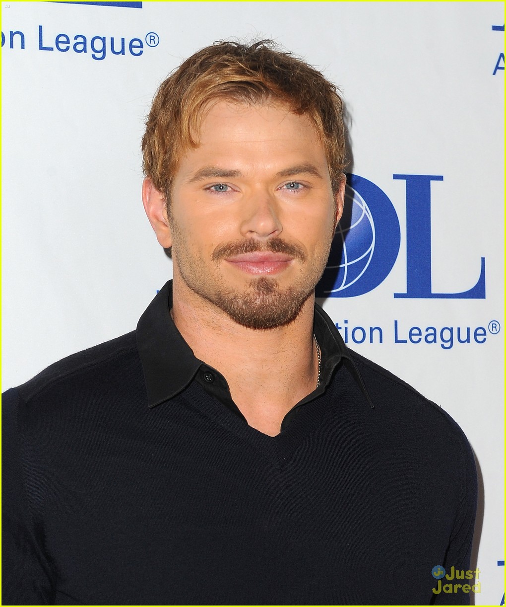 kellan lutz his mom karla want to bring our girls home 02