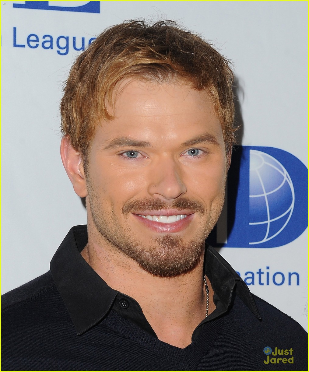 kellan lutz his mom karla want to bring our girls home 04