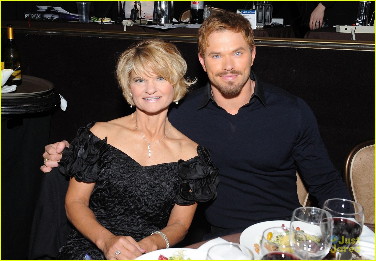 kellan lutz his mom karla want to bring our girls home 07