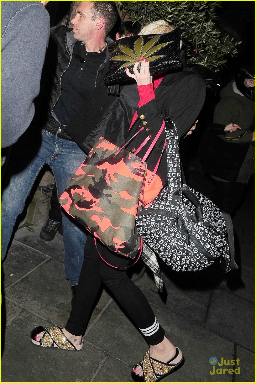 miley cyrus enters club fully clothed leaves in bra 09