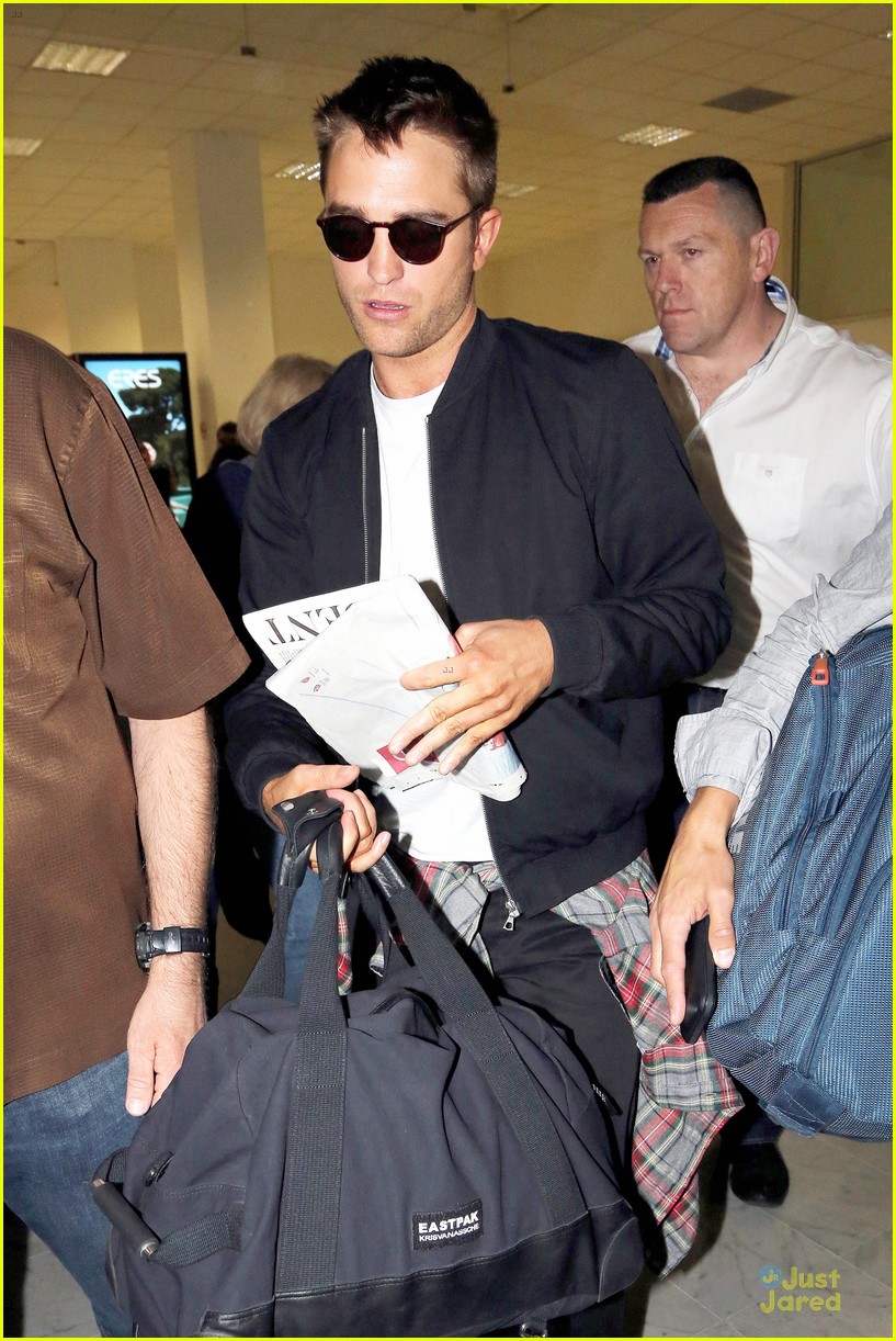 robert pattinson flies to nice for cannes 07