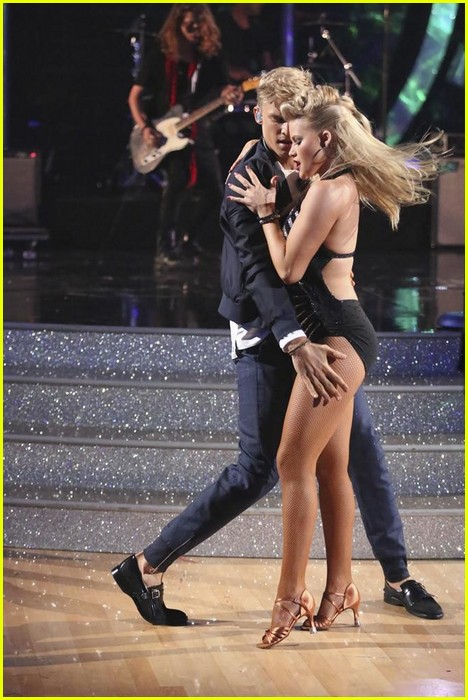 amber ariana cody perform dwts finale 13