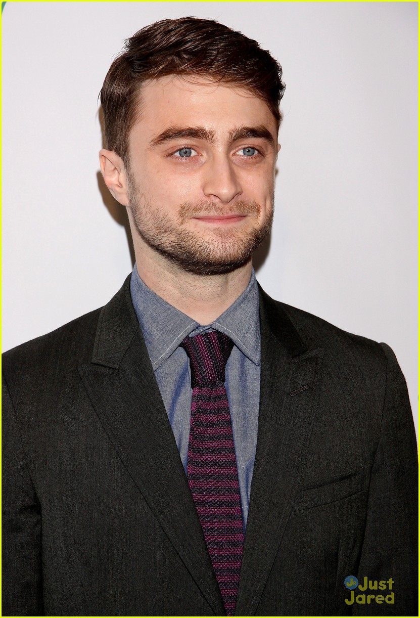 daniel radcliffe suits up for annual drama league awards ceremony06