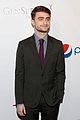 daniel radcliffe suits up for annual drama league awards ceremony01