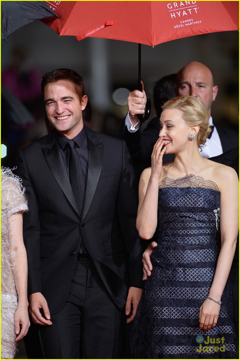 robert pattinson maps to the stars cannes premiere 07