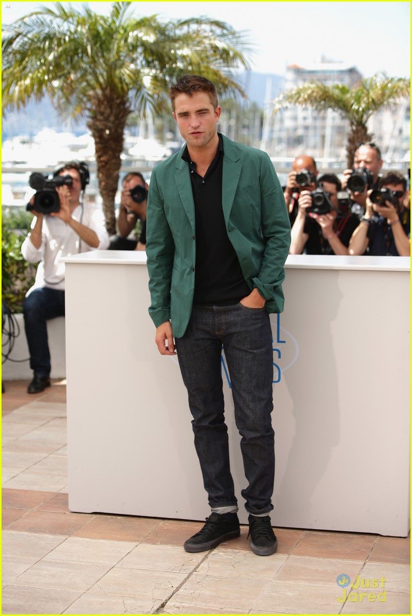 robert pattinson the rover photo call cannes 04
