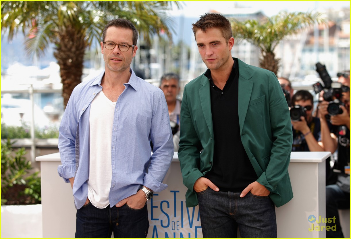 robert pattinson the rover photo call cannes 09