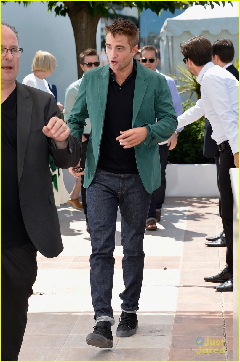robert pattinson the rover photo call cannes 17