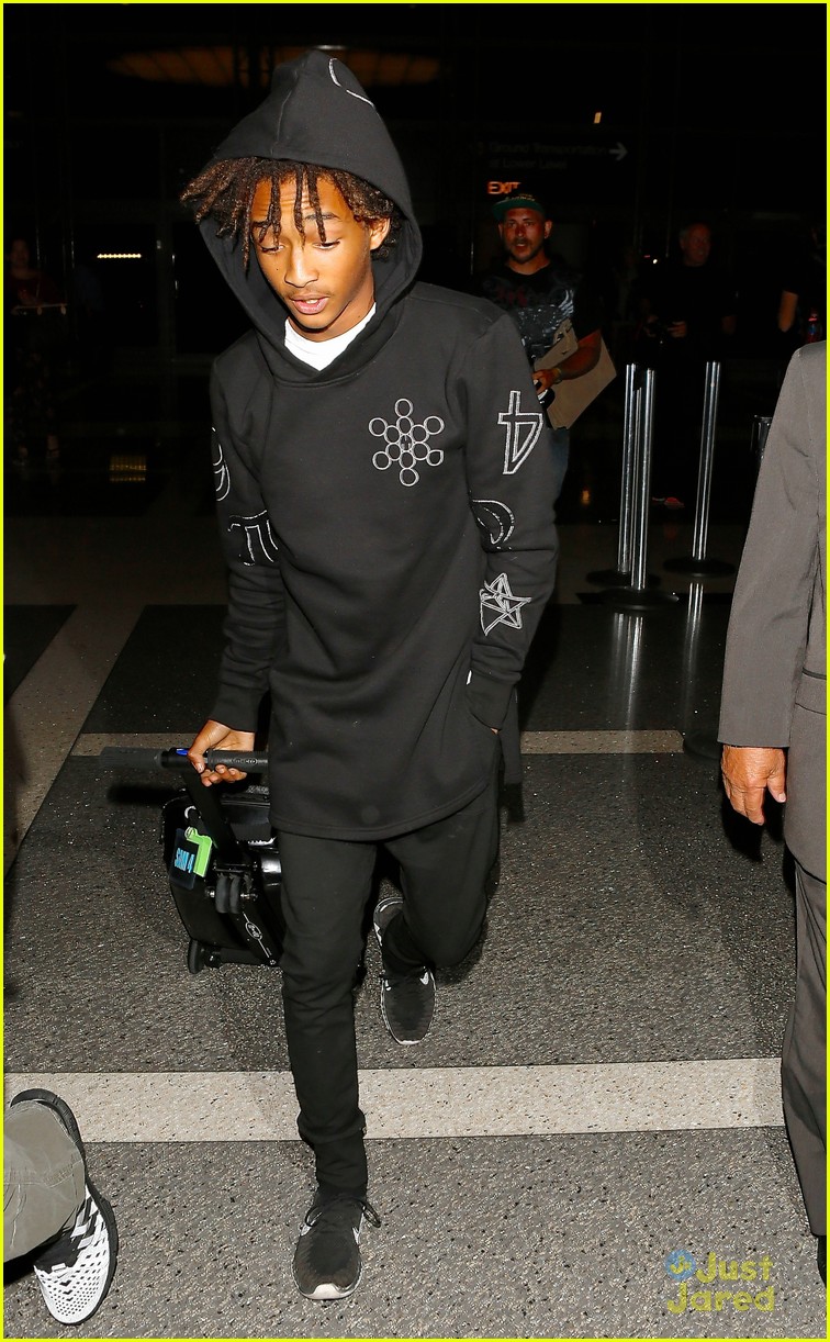 jaden smith flies out of town 03