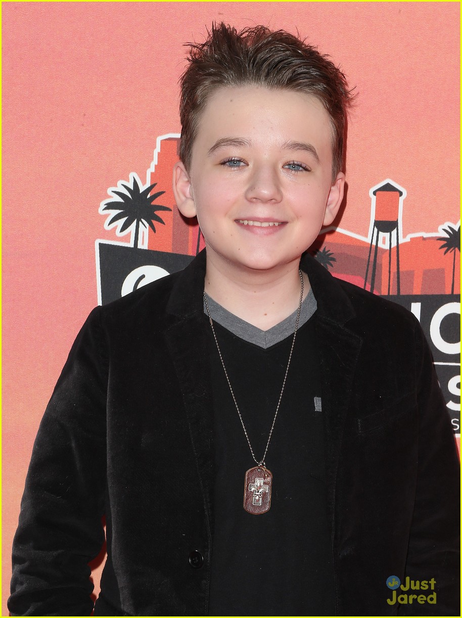 benjamin stockham hits the red carpet at the iheartradio music awards04