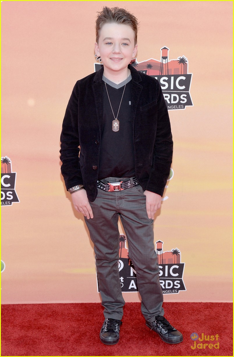 benjamin stockham hits the red carpet at the iheartradio music awards05