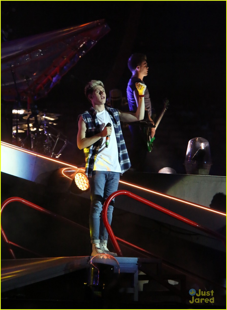 one direction wembly show two 11