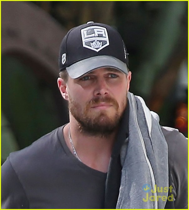 stephen amell kings game wife 01