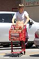 austin butler groceries after play 09