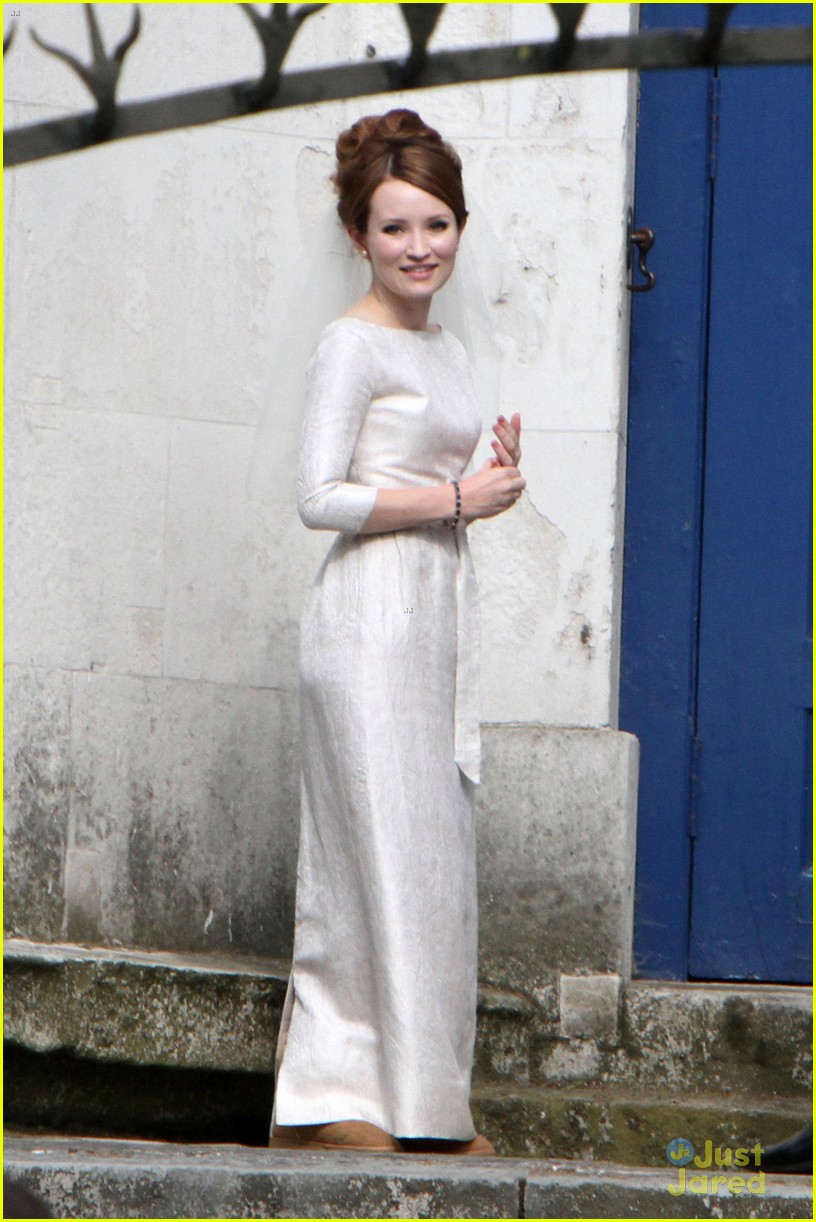 tom hardy emily browning get married for legend 01