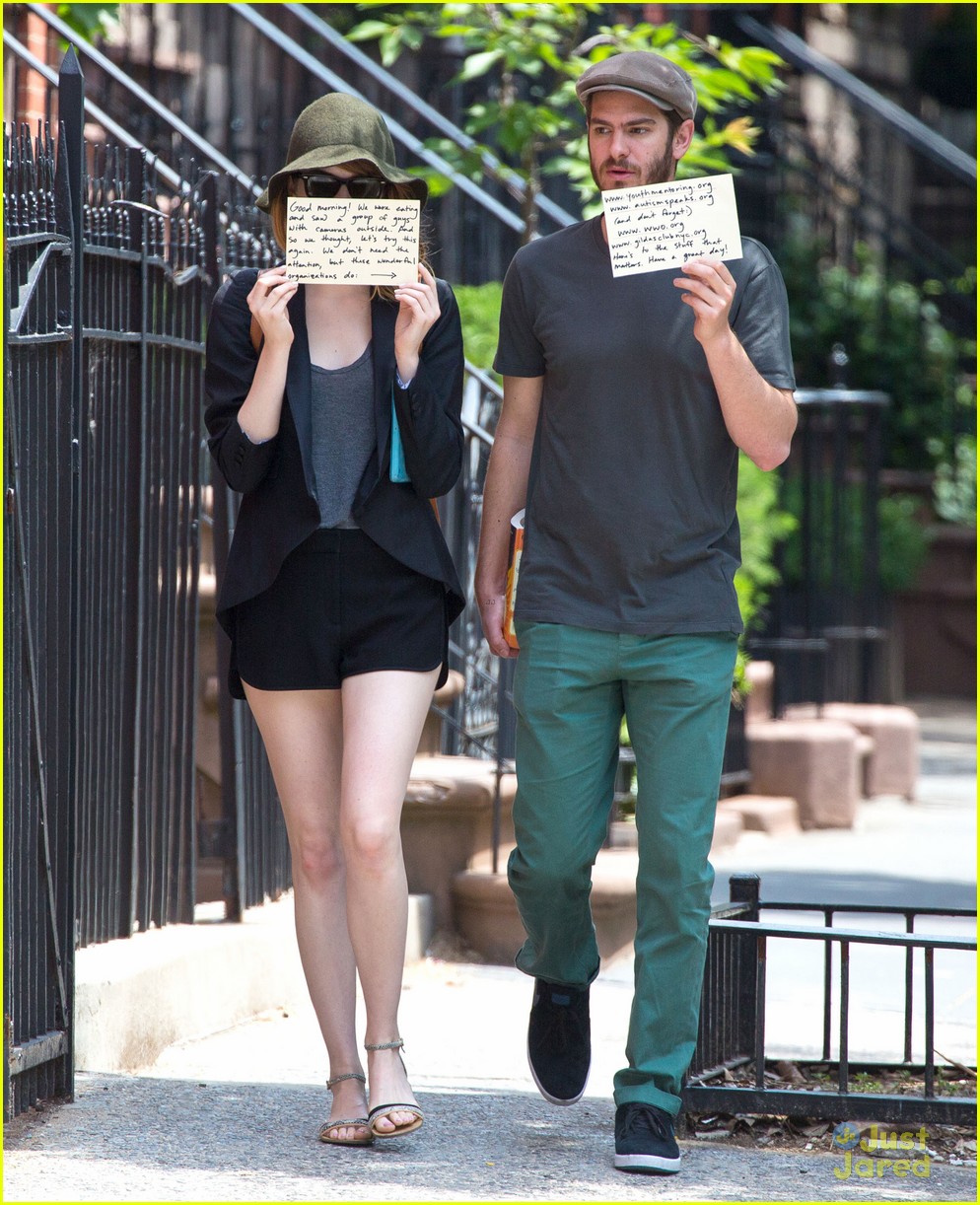 emma stone andrew garfield use signs to raise awareness 01