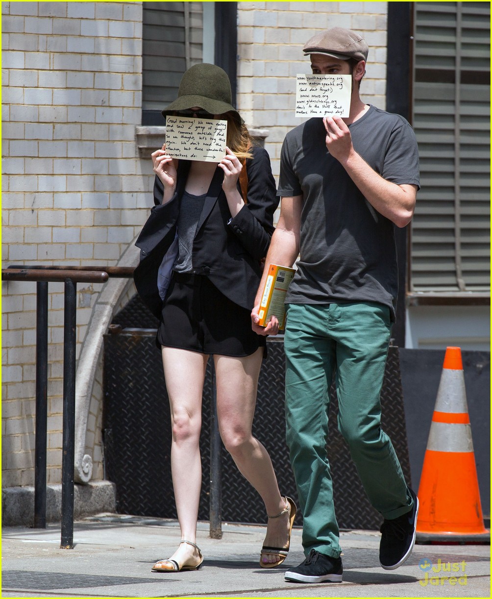 emma stone andrew garfield use signs to raise awareness 05