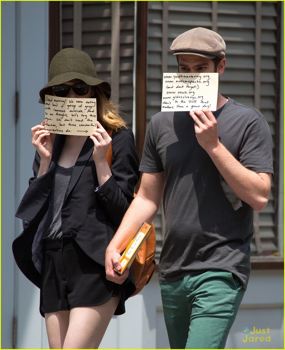 emma stone andrew garfield use signs to raise awareness 08