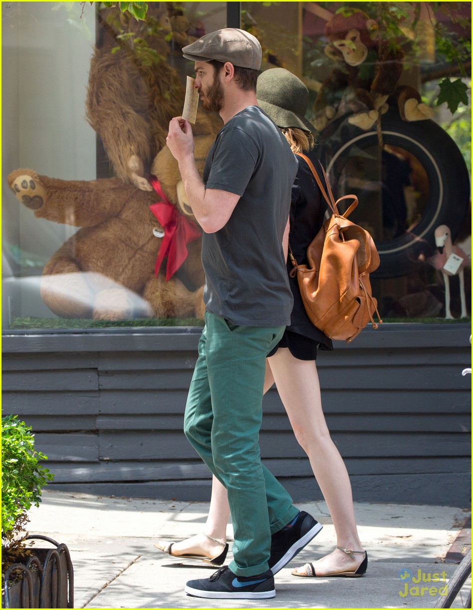 emma stone andrew garfield use signs to raise awareness 11