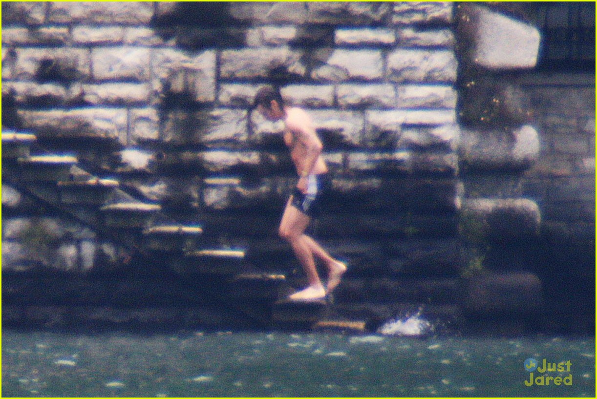 harry styles jumps into lake como 05