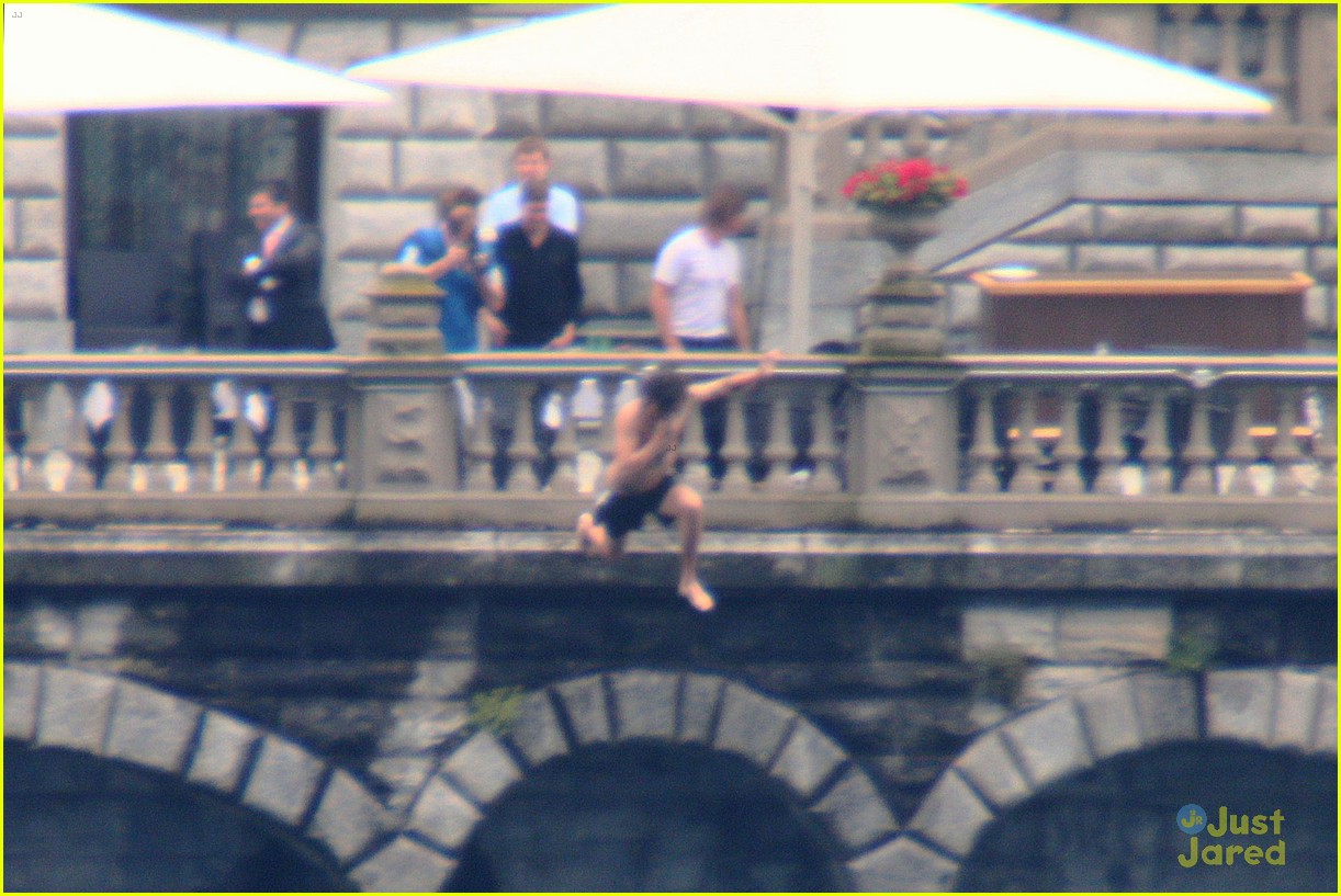 harry styles jumps into lake como 07