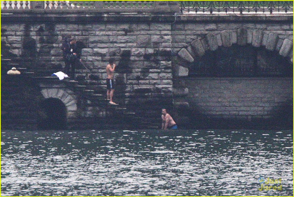 harry styles jumps into lake como 11