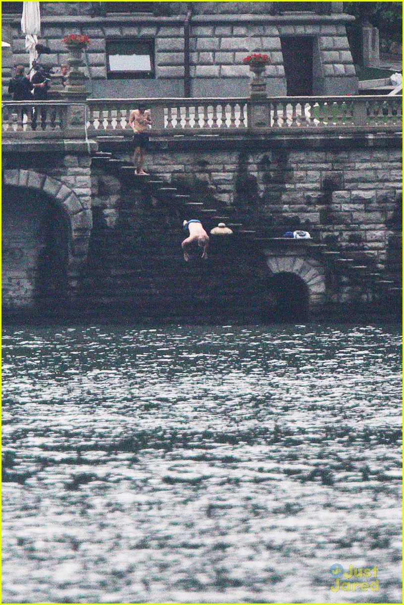 harry styles jumps into lake como 13
