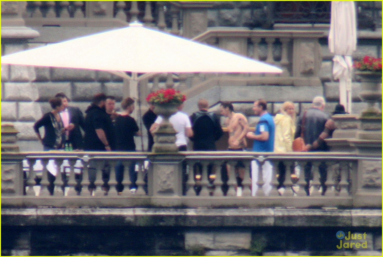 harry styles jumps into lake como 14