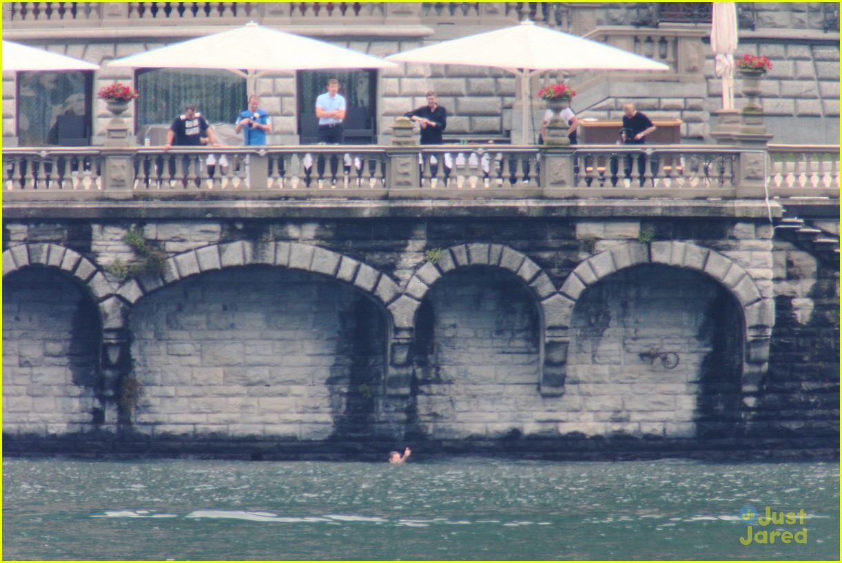 harry styles jumps into lake como 16