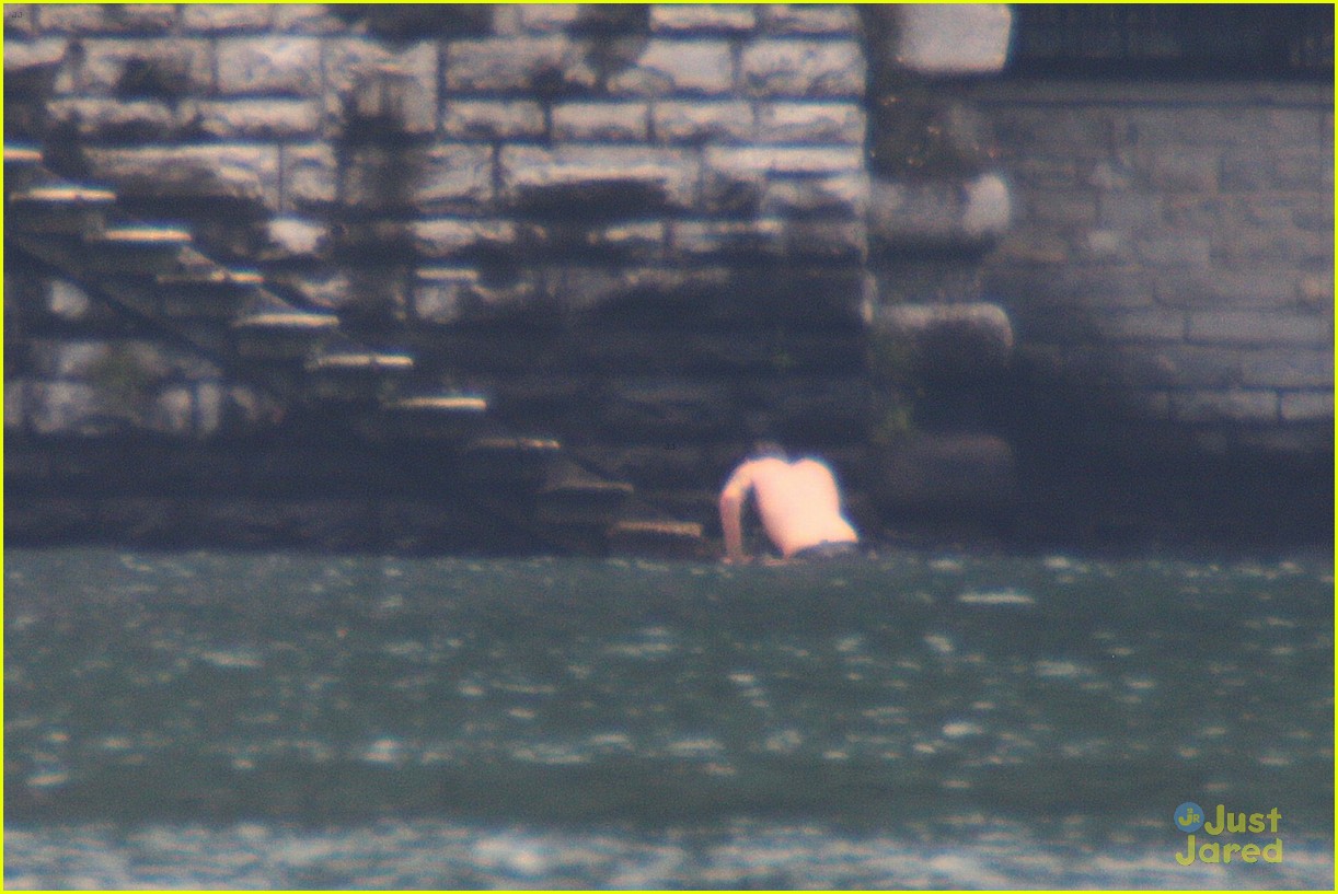 harry styles jumps into lake como 17