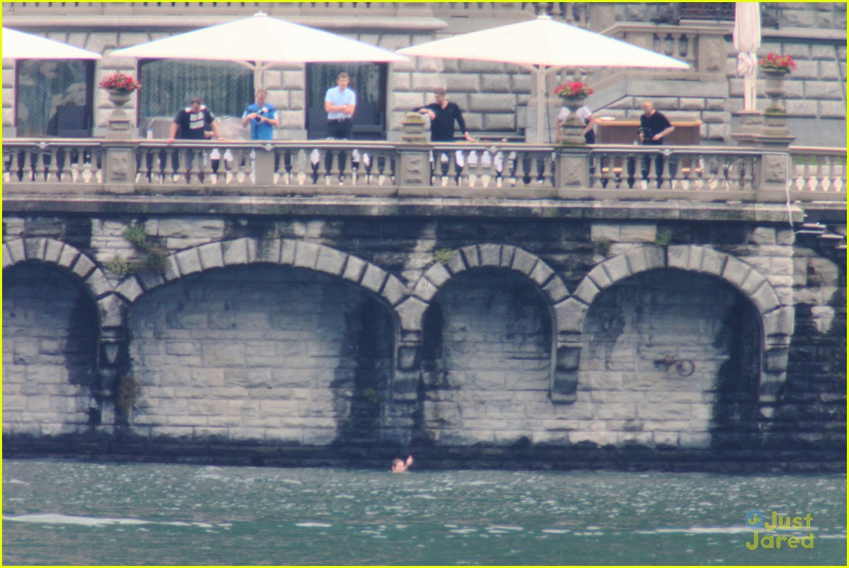 harry styles jumps into lake como 20
