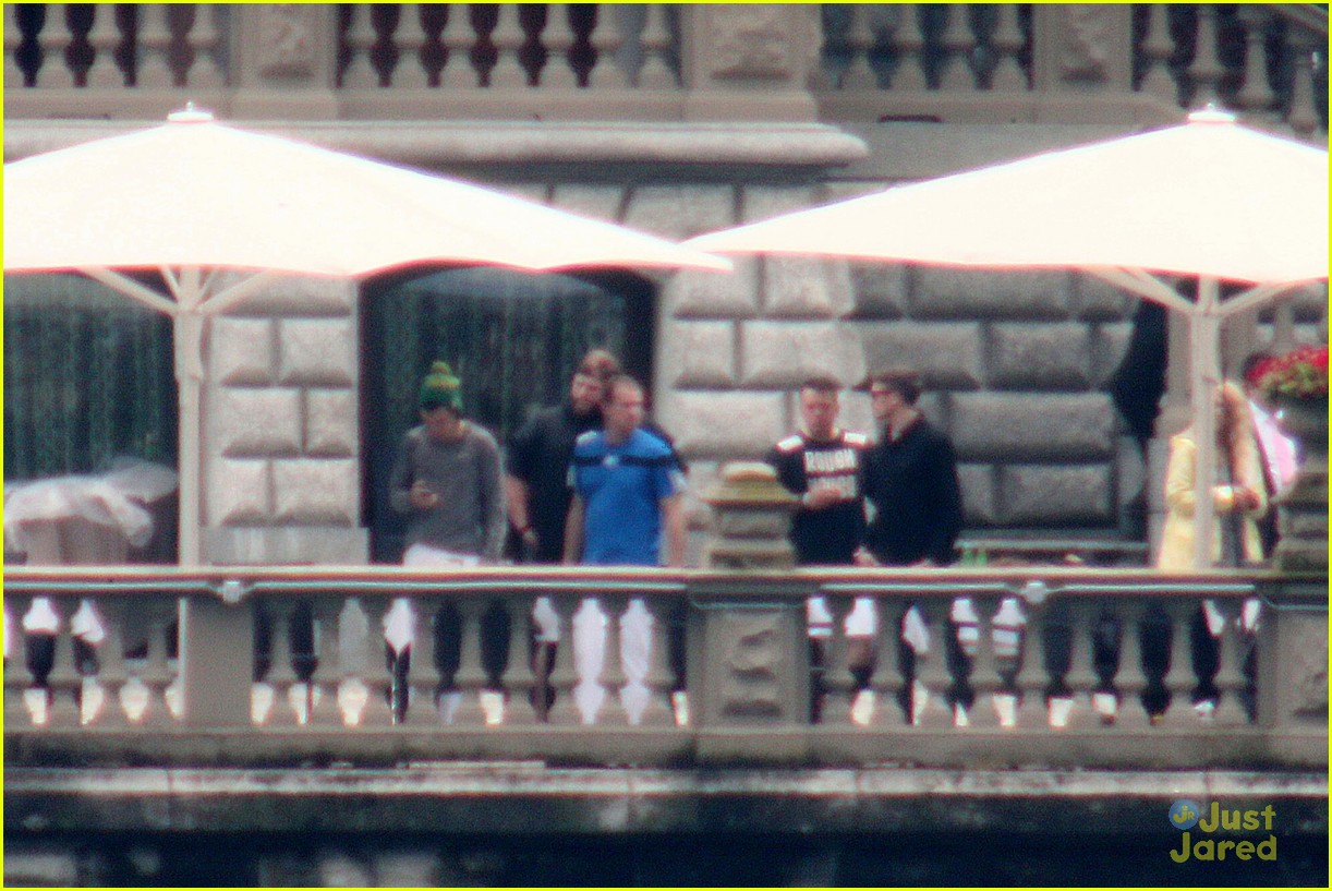 harry styles jumps into lake como 29