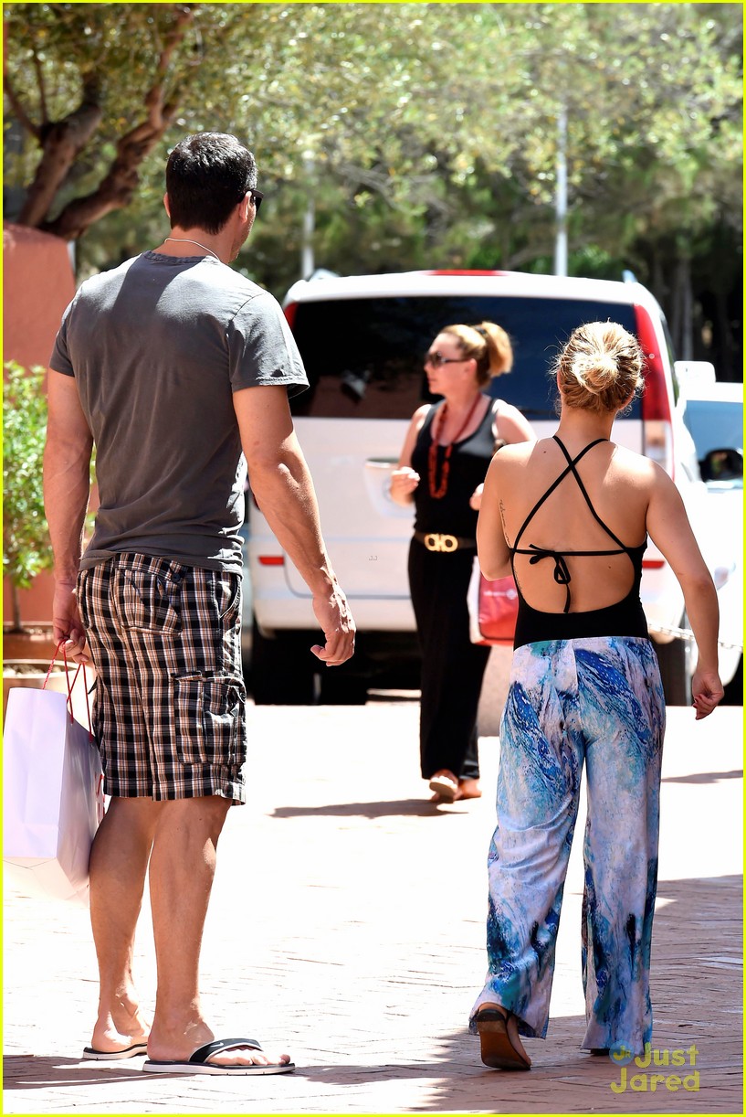 hayden panettiere flashes totally bare baby bump on vacation 28