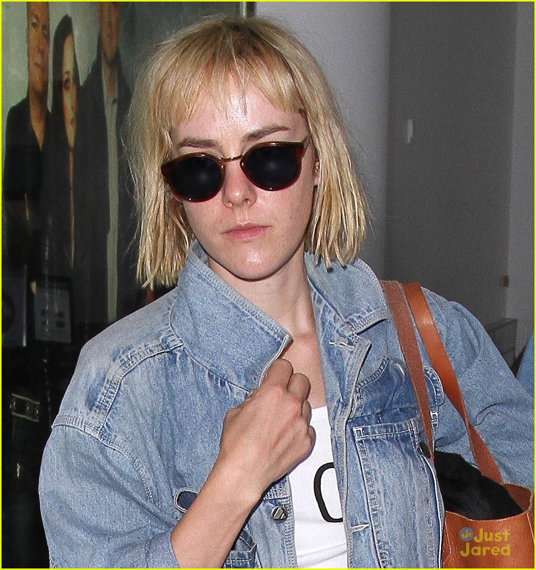 jena malone sick first day catching fire filming 01