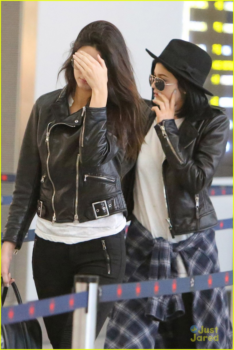 kendall kylie jenner pearson airport 03