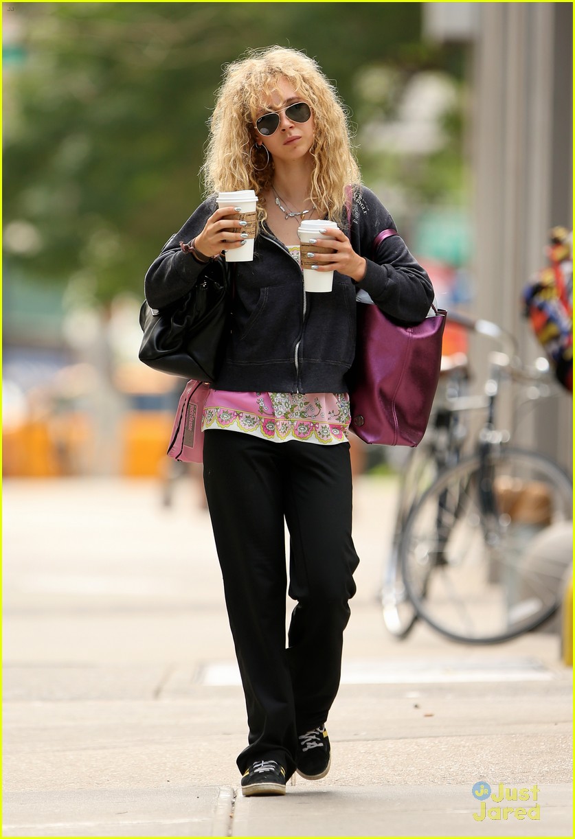 juno temple not sure ooze leading lady 01