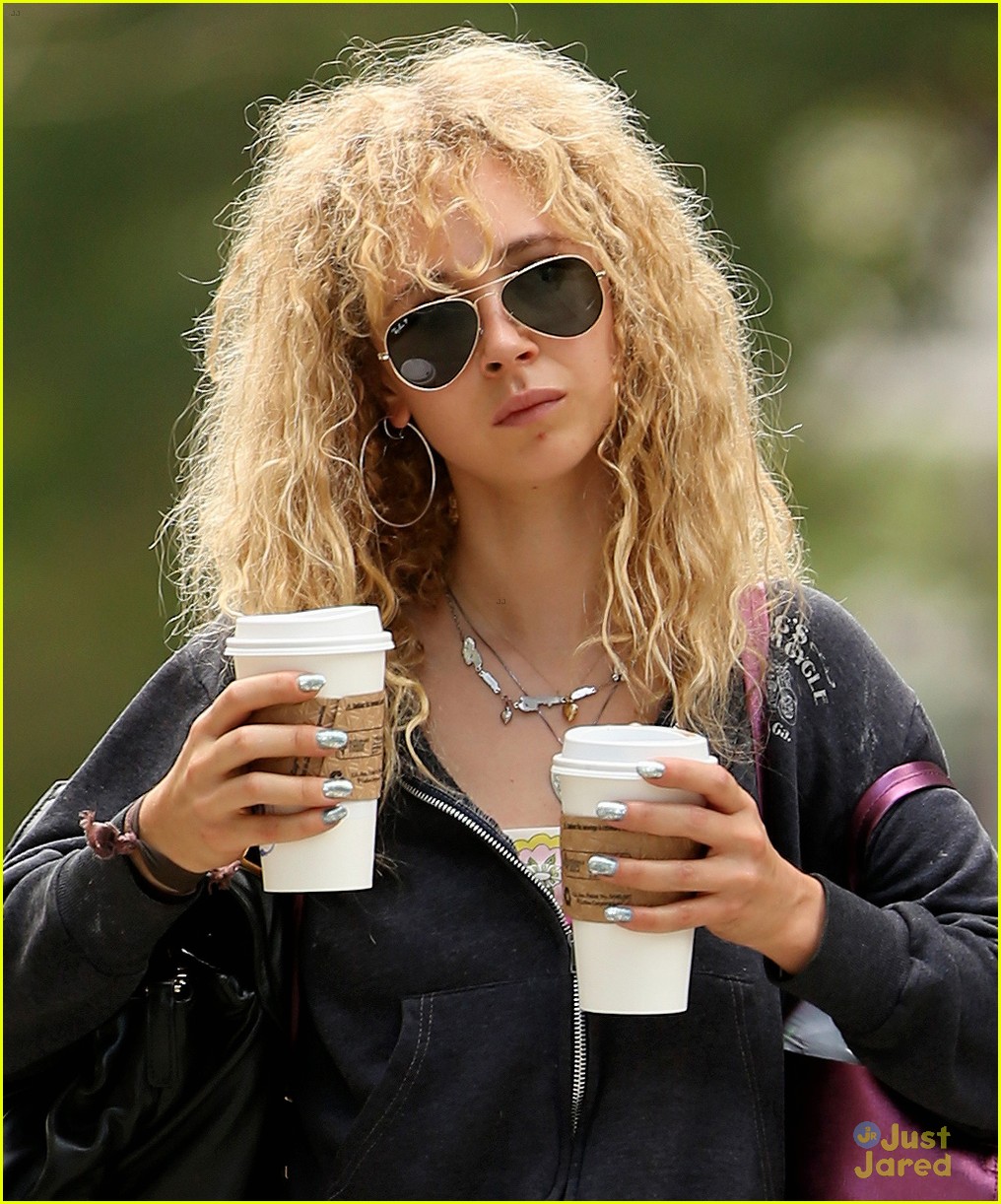juno temple not sure ooze leading lady 03
