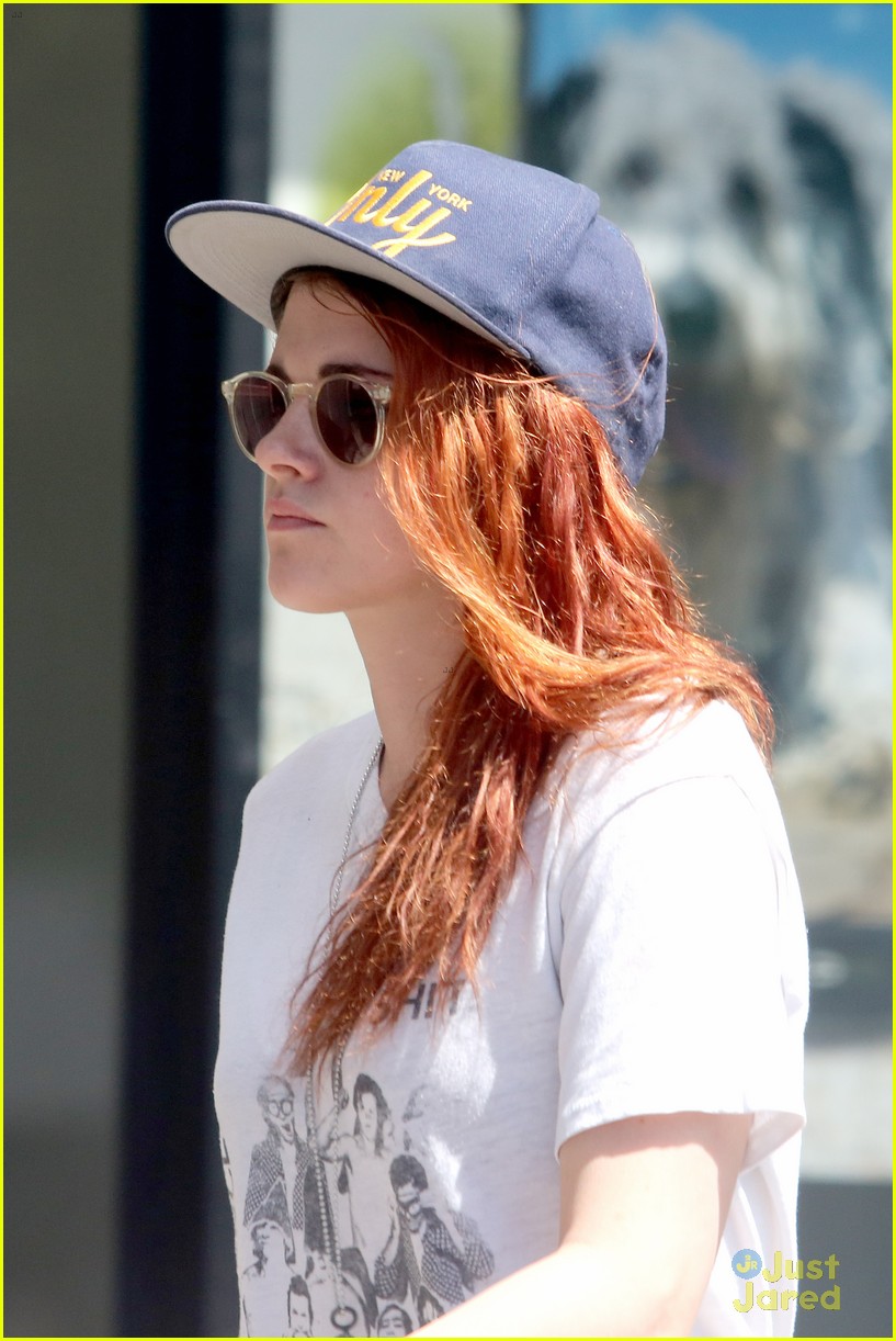 kristen stewart steps out solo on fathers day 04