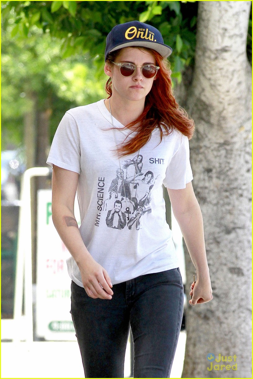 kristen stewart steps out solo on fathers day 06