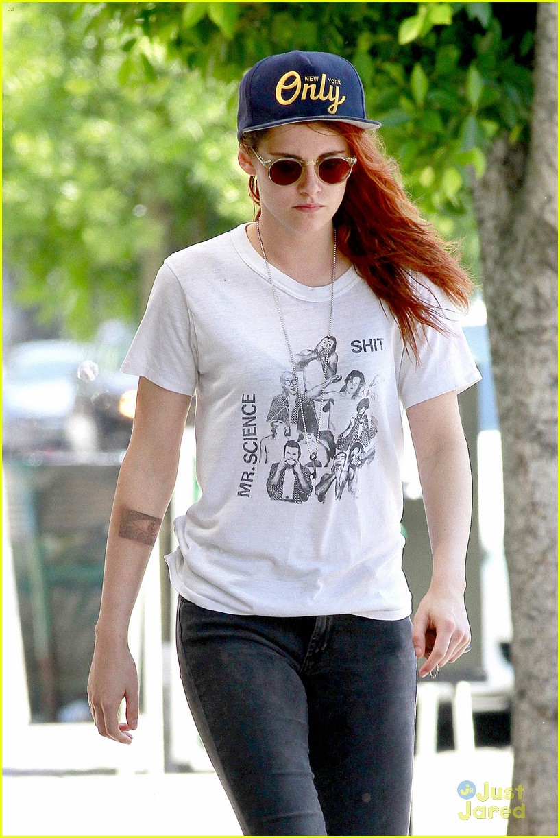 kristen stewart steps out solo on fathers day 07