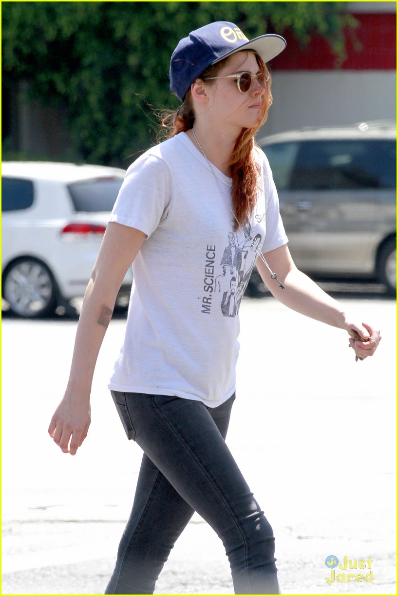 kristen stewart steps out solo on fathers day 21
