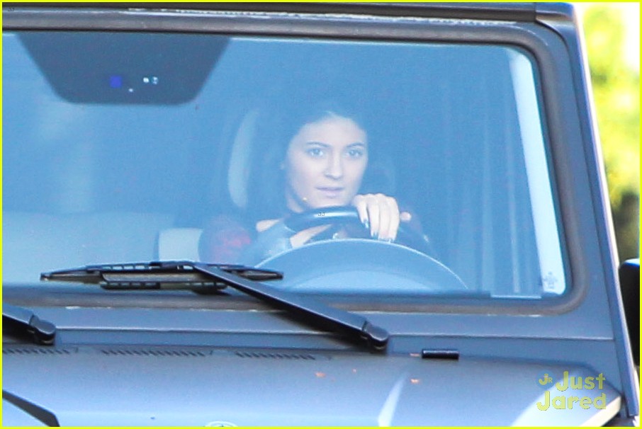kylie jenner up close personal with mystery guy 12