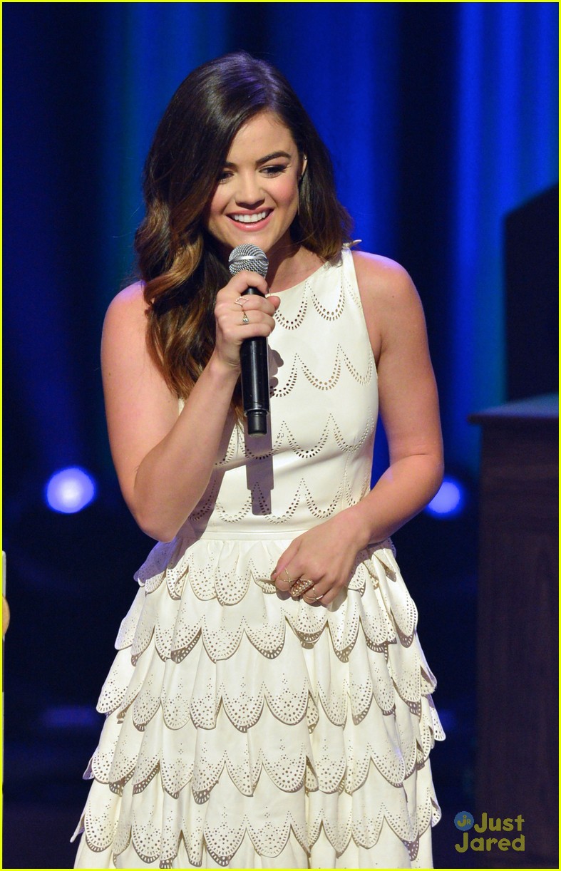 lucy hale makes her grand ole opry debut 15