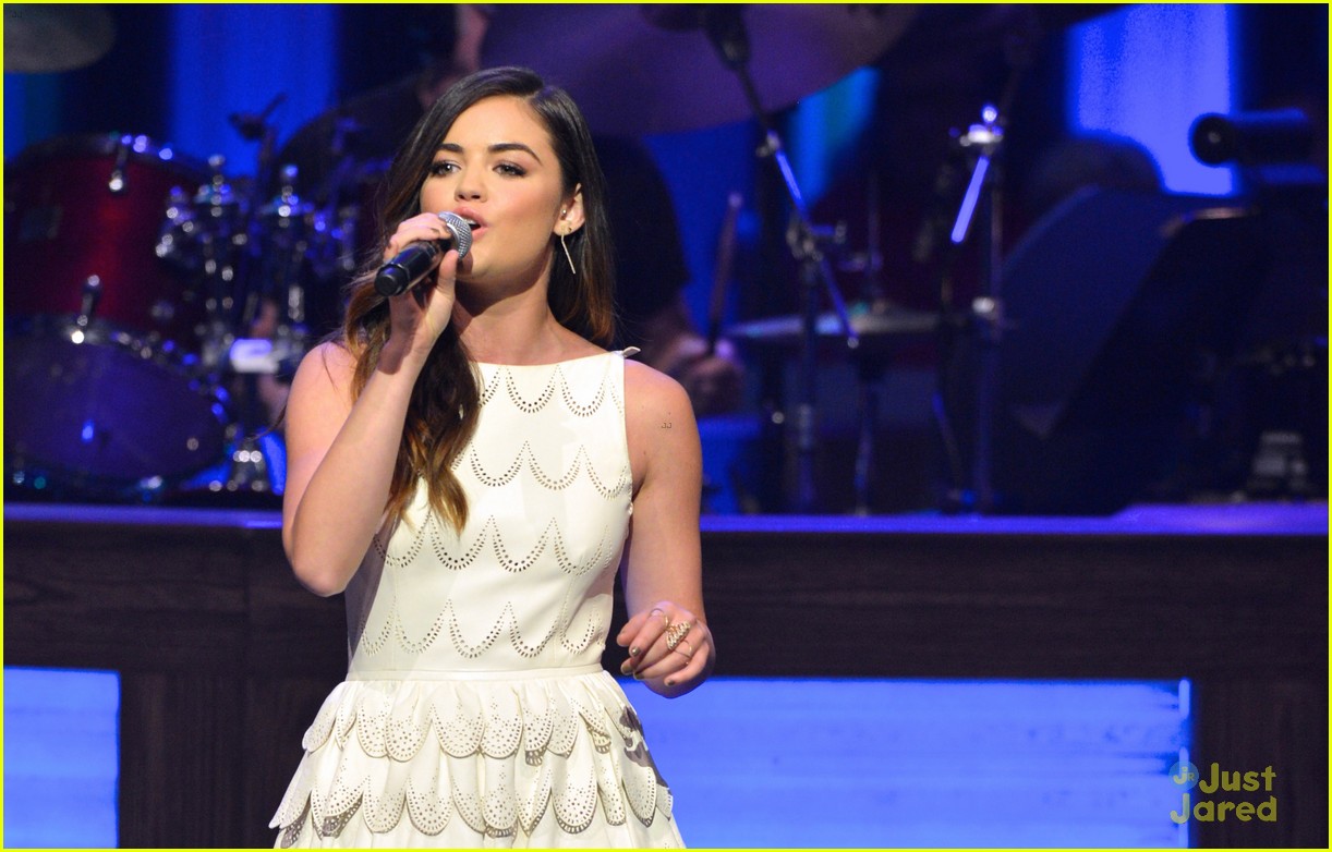 lucy hale makes her grand ole opry debut 17