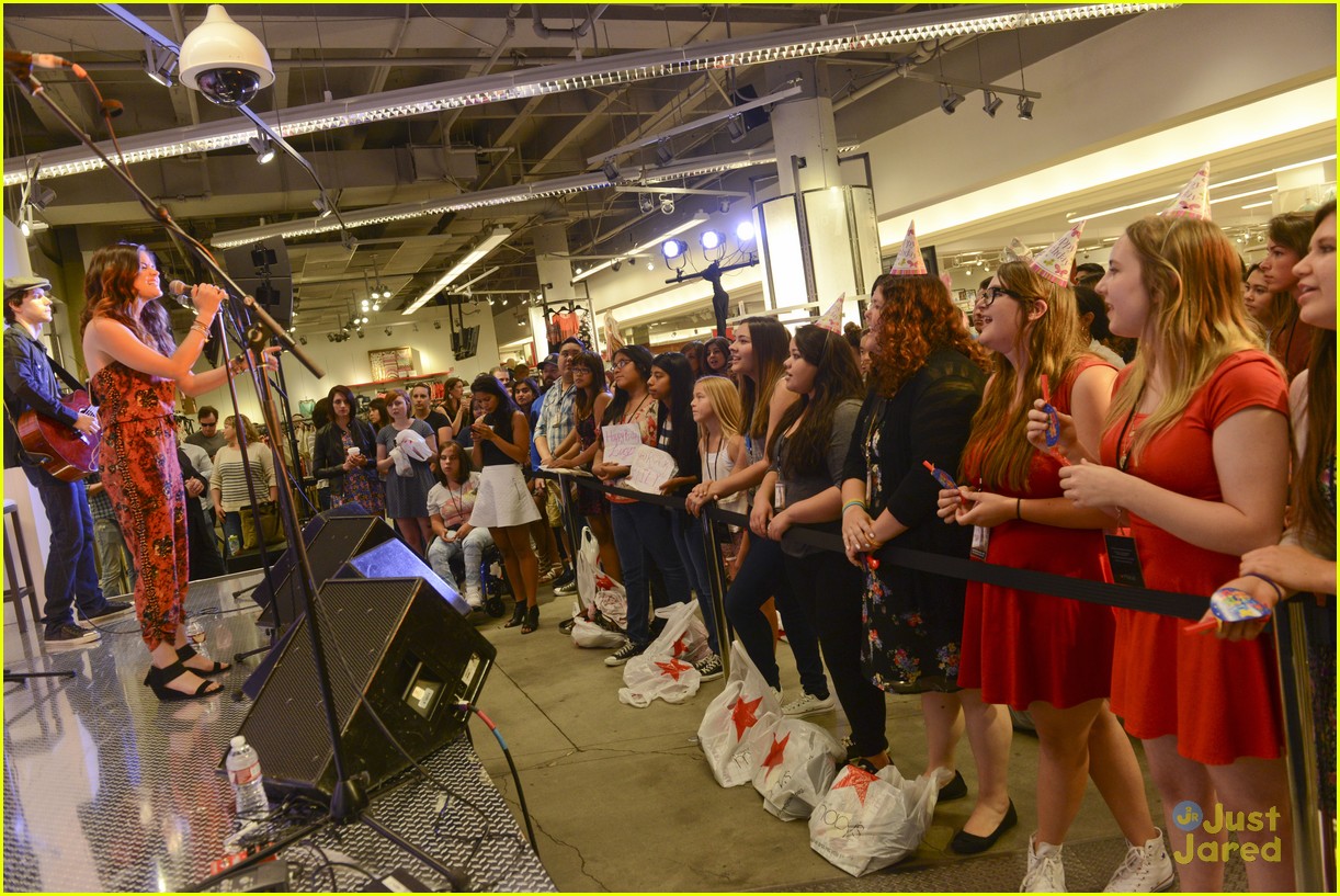 lucy hale all access mall meet up 23