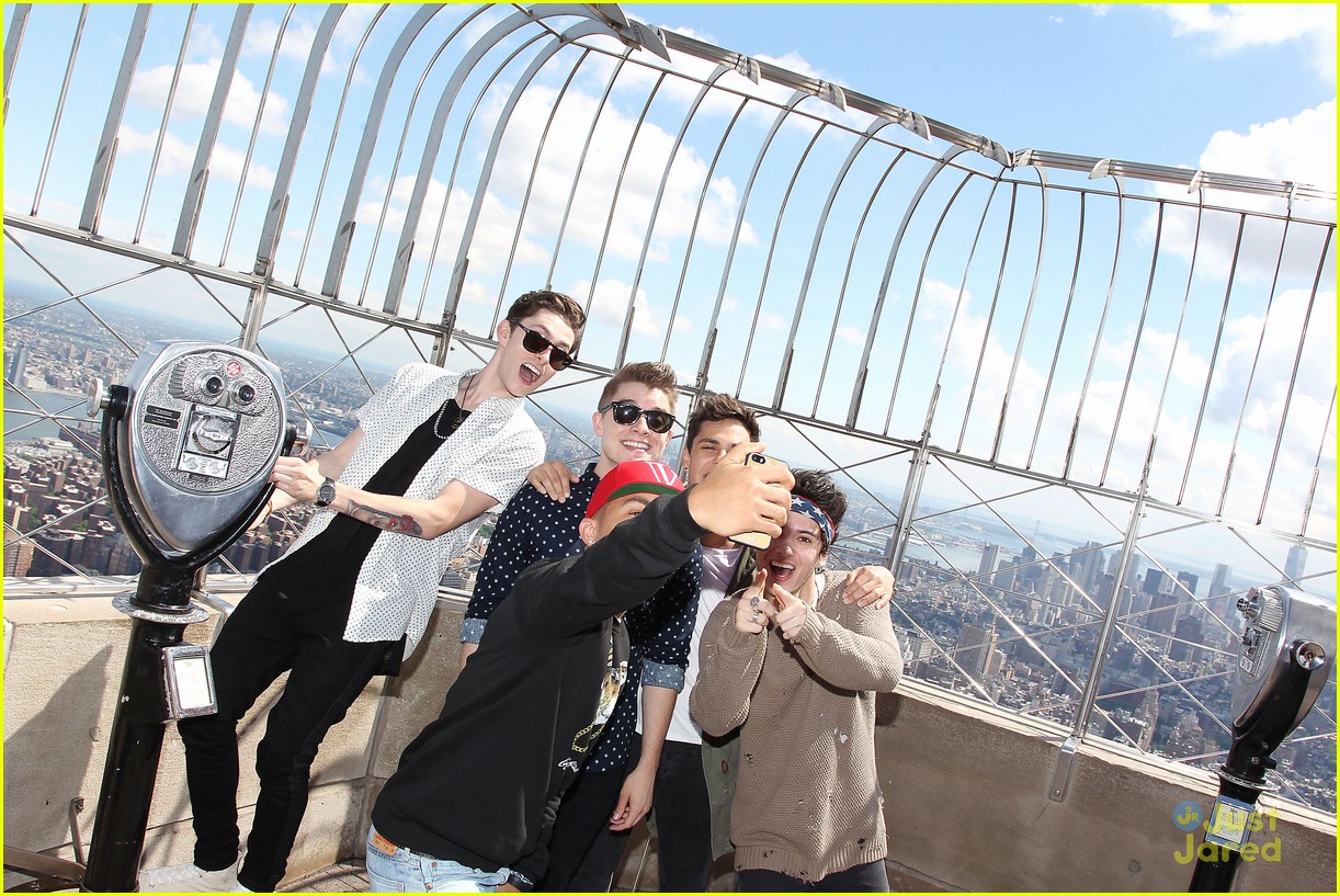 midnight red empire state building visit 09
