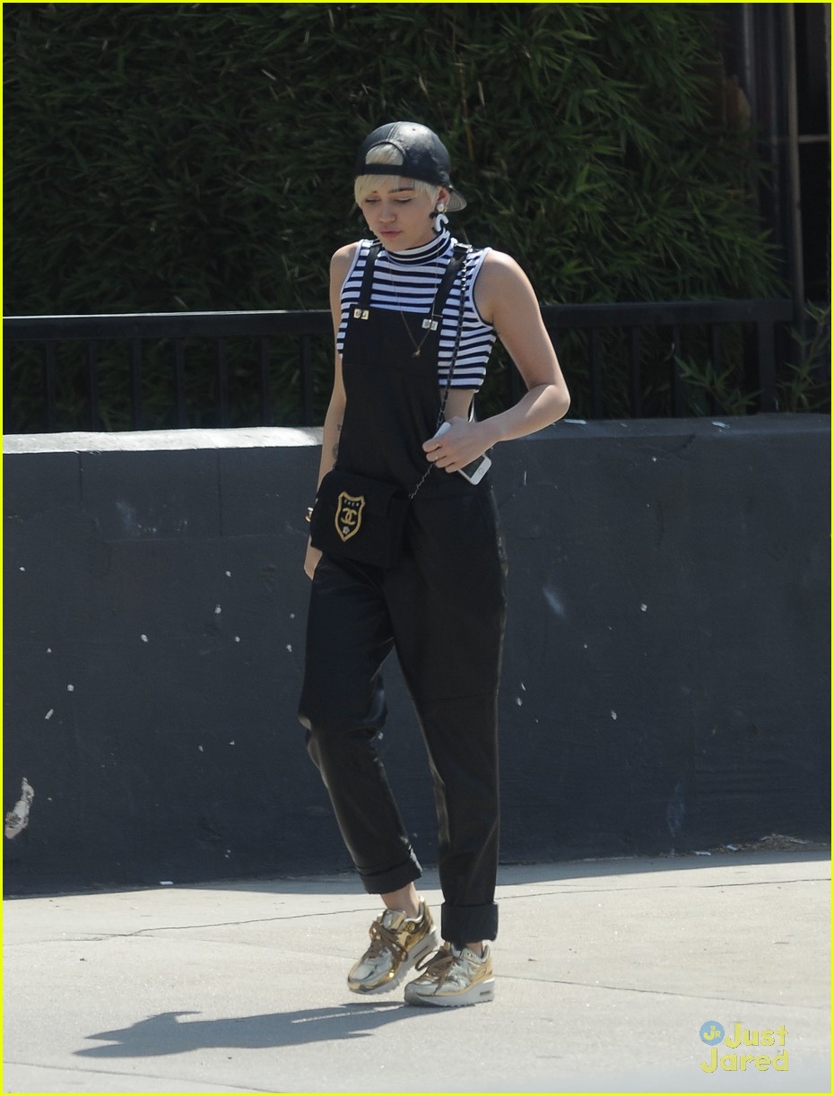 miley cyrus goes shopping after arriving home from europe 03