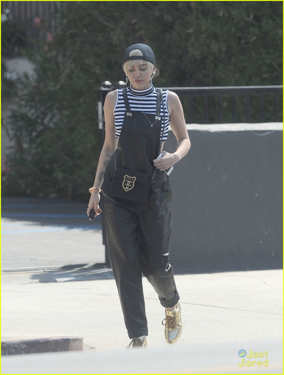 miley cyrus goes shopping after arriving home from europe 08
