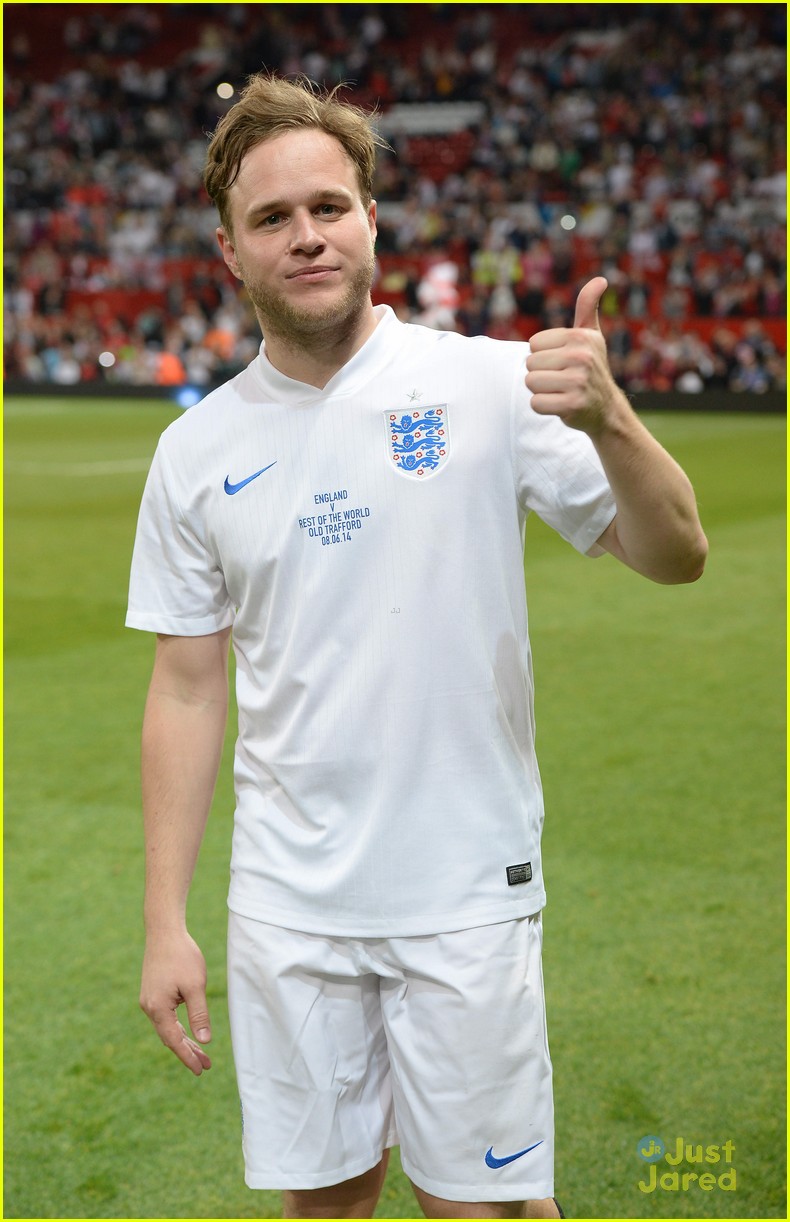 olly murs socceraid tackled 05